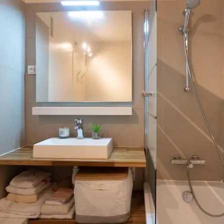 Spacious Close To Nation